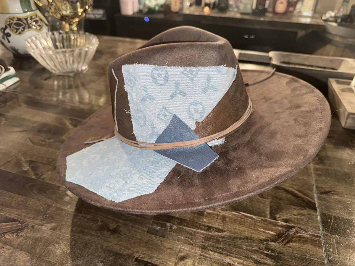 Distressed Brown Western Hat with Designer-Inspired Patch 🤎✨